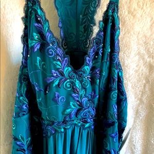 Beautiful teal/purple comfortable chemise
